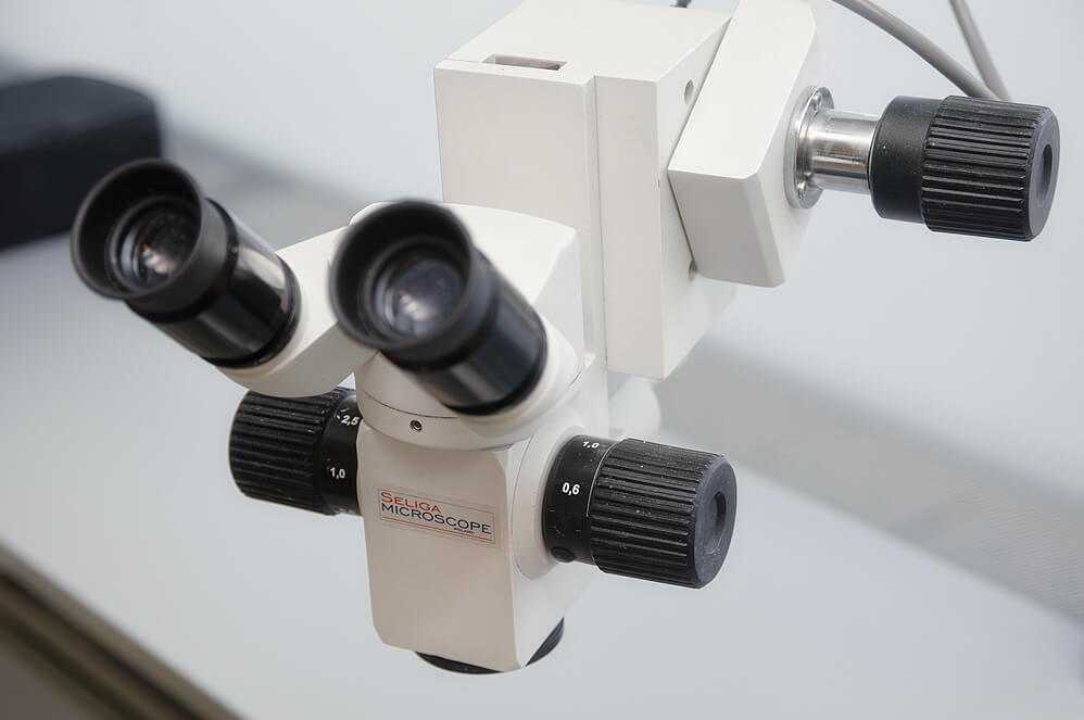 Leczenie kanałowe pod mikroskopem