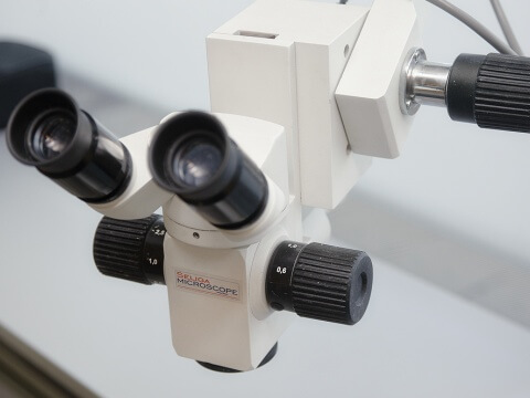 Leczenie kanałowe pod mikroskopem